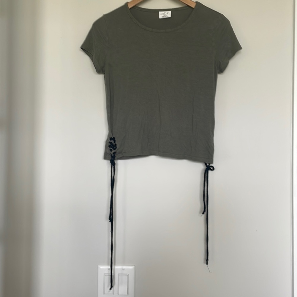 EMPYRE Olive Green Cropped Tee Sz S EUC
